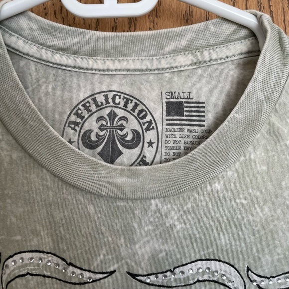 Affliction shirt! - Picture 2 of 3